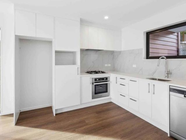 Townhouse for rent in Oratia