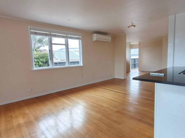 House for rent in Point England, Oroua County