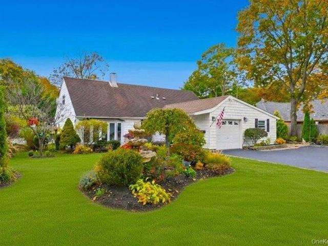 House for sale in Bohemia, New York