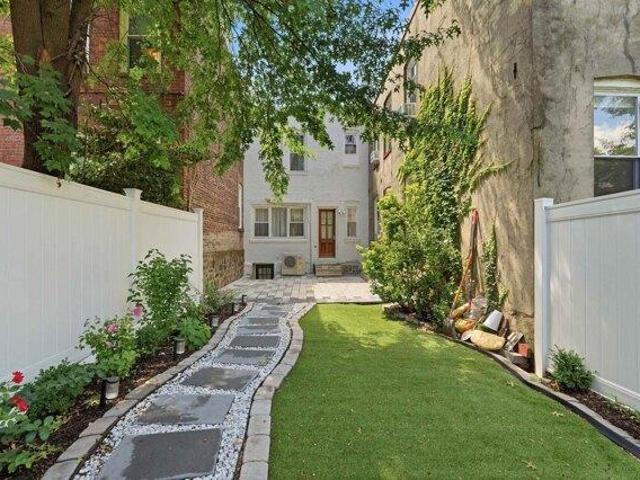 House for sale in Croxton, Jersey City