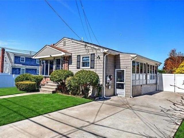 House for sale in Johnston, Providence County