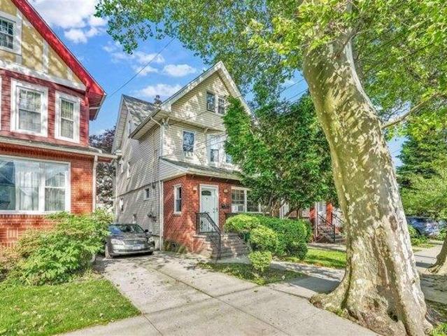 House for sale in Queens, Arverne