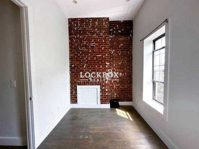 Room for rent in Arverne, New York