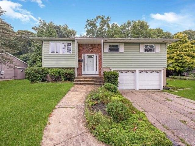 House for sale in Smithtown, New York