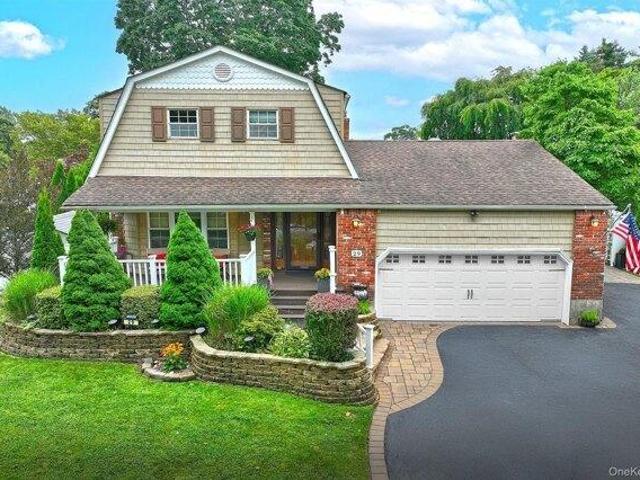 House for sale in Smithtown, New York