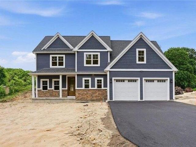 House for sale in Lincoln, Rhode Island