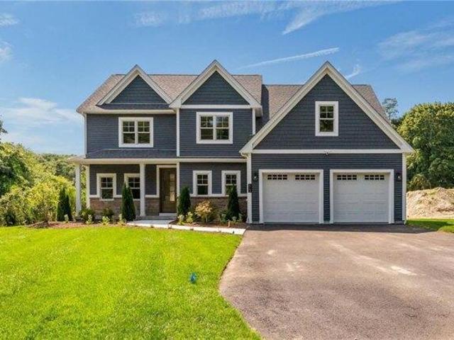 House for sale in Lincoln, Rhode Island