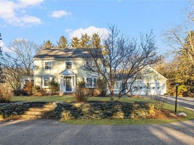 House for sale in Lincoln, Rhode Island