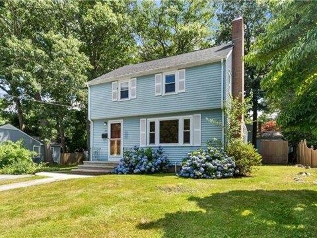 House for sale in Lincoln, Rhode Island