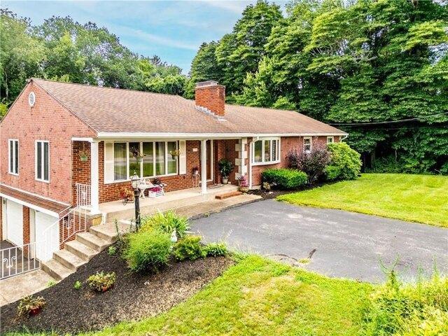 House for sale in Lincoln, Rhode Island