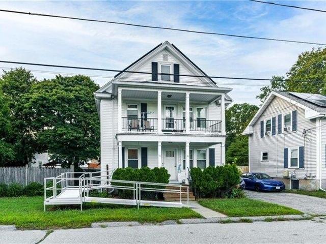 House for sale in Lincoln, Rhode Island