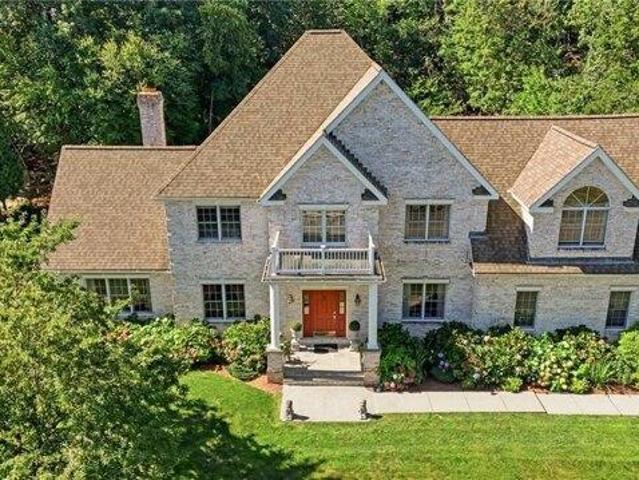 House for sale in Lincoln, Rhode Island
