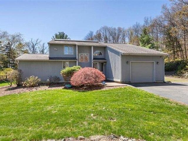 House for sale in Lincoln, Rhode Island