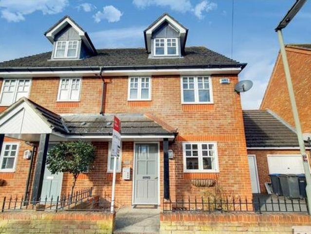 House for rent in Row Town, Surrey