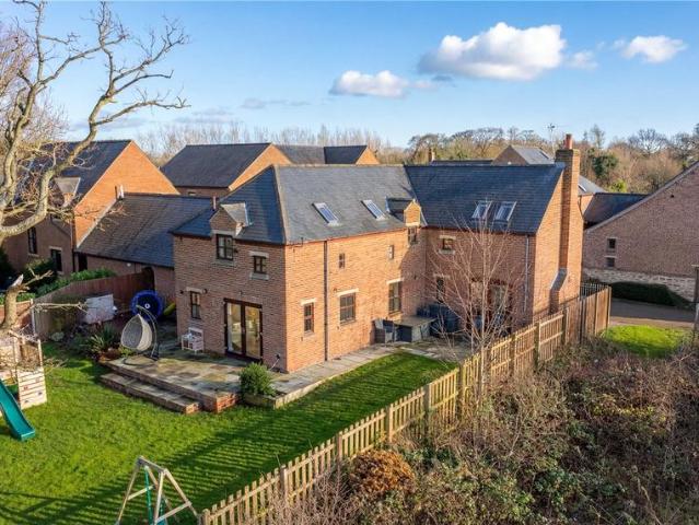 House for sale in Oulton, West Yorkshire
