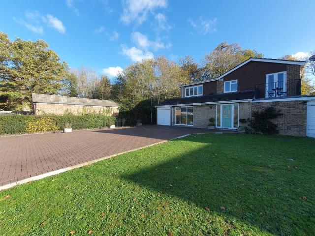 House for sale in Holyport, Maidenhead