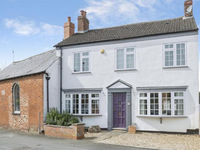 House for sale in Whetstone, Pinfold