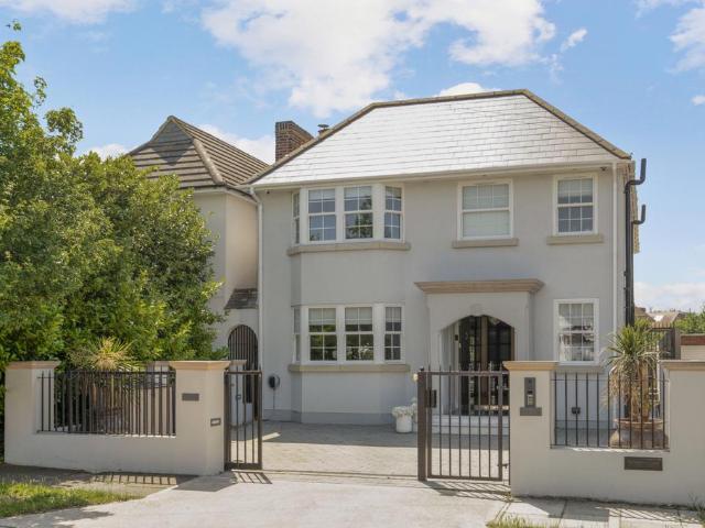 House for sale in Motspur Park, Greater London