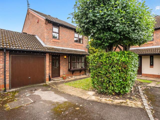 House for sale in Horsell, Woking