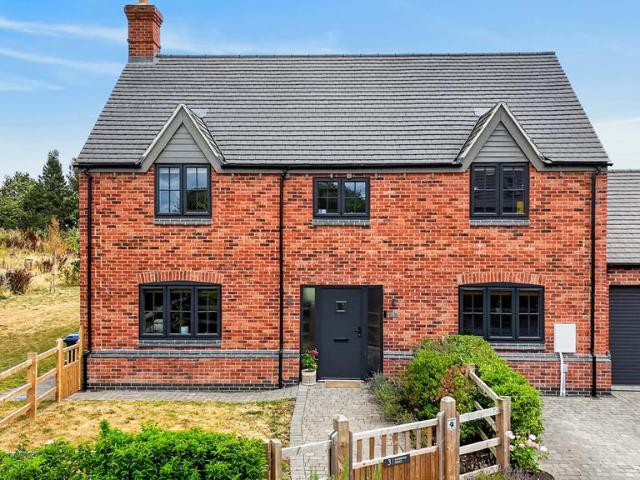 House for sale in Froggatt, East Midlands