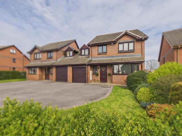 House for sale in Bromsberrow Heath, Gloucestershire