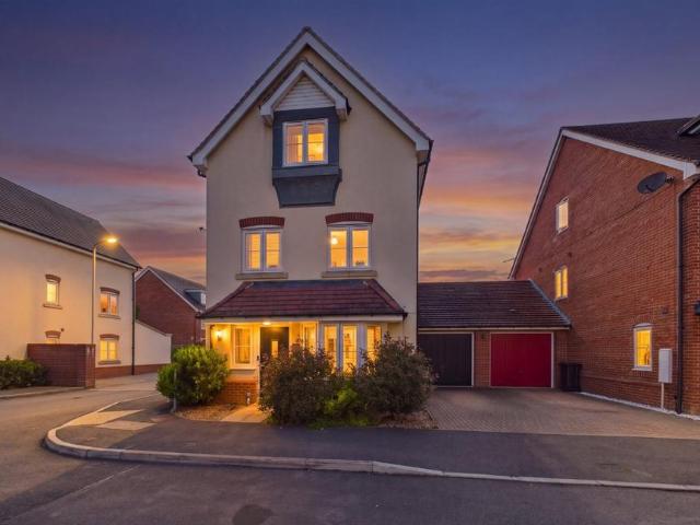 House for sale in Woodley