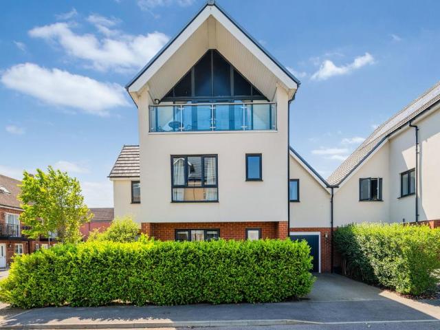 House for sale in Oxted, Hillview