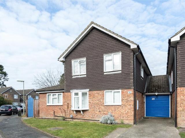 House for sale in Heol-las, Surrey