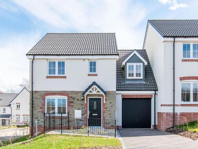 House for sale in Lamellion, Cornwall