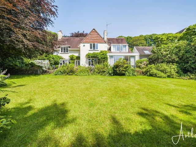 House for sale in Holtsfield, Manselfield