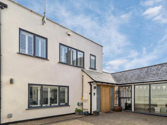 House for sale in Moneyhill, Batchworth
