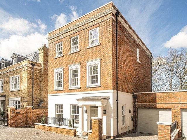 House for sale in Sleepers' Hill, Hampshire