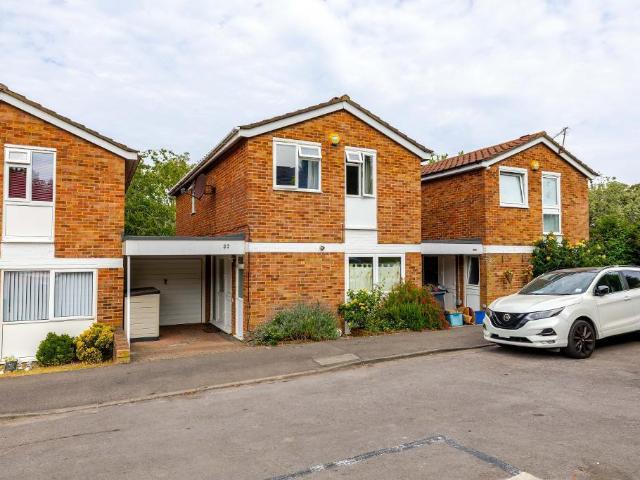 House for sale in London Borough of Croydon, Forestdale