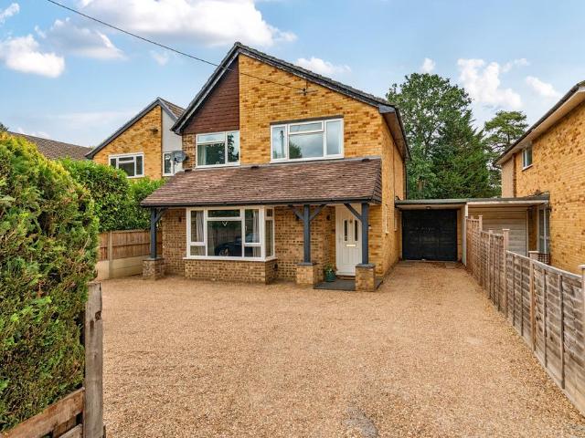 House for sale in Heol-las, Surrey