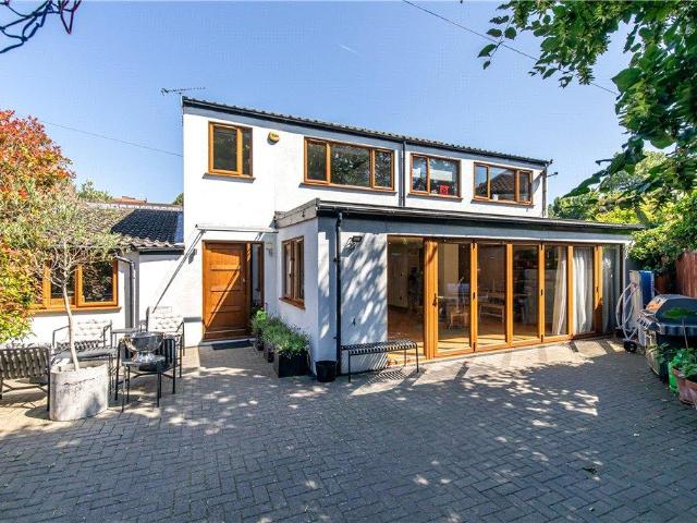 House for sale in Southfields, Greater London