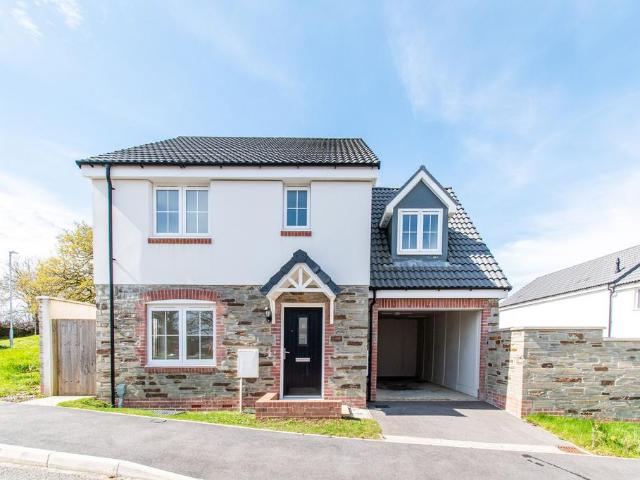 House for sale in Lamellion, Cornwall