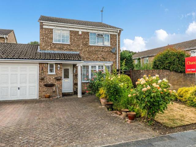 House for sale in Heol-las, Surrey