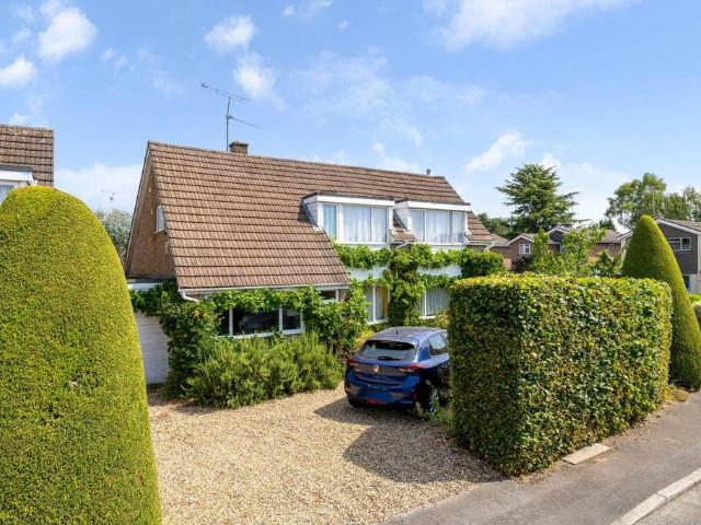 House for sale in Henley-on-Thames, Berrick Salome