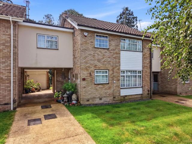 House for sale in Watford Rural, Batchworth