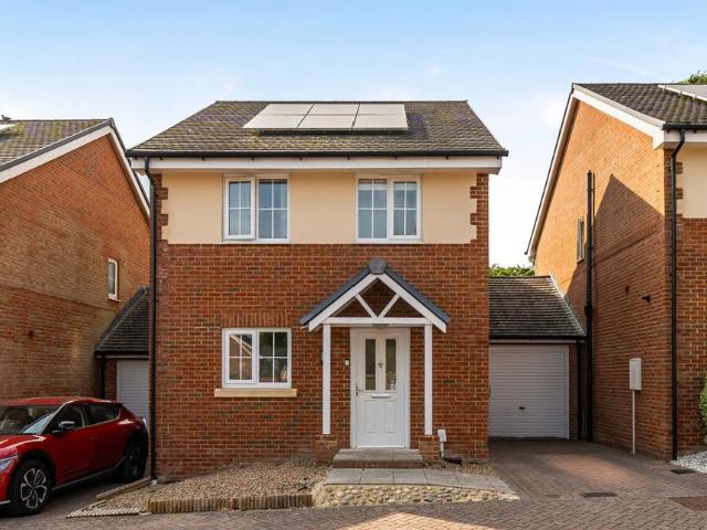 House for sale in Hedge End, Helford