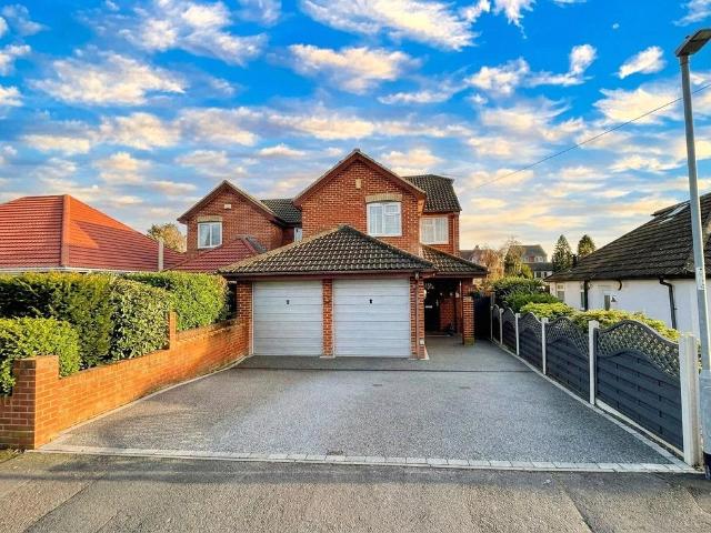 House for sale in Longfield and New Barn, Monks Orchard