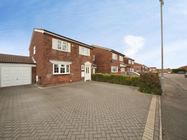 House for sale in Spring Park, Luton