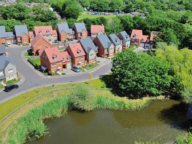 House for sale in Heol-las, Surrey