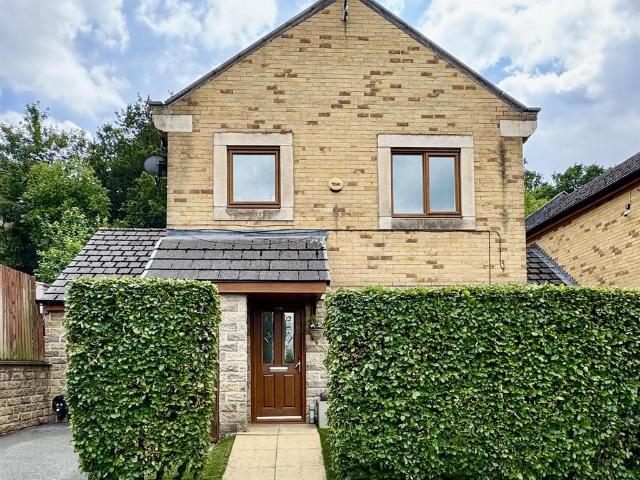 House for sale in Almondbury, West Yorkshire