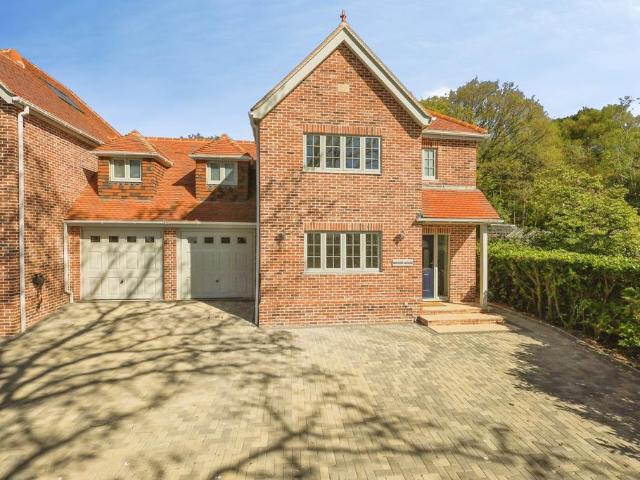 House for sale in Cross in Hand, Cross In Hand
