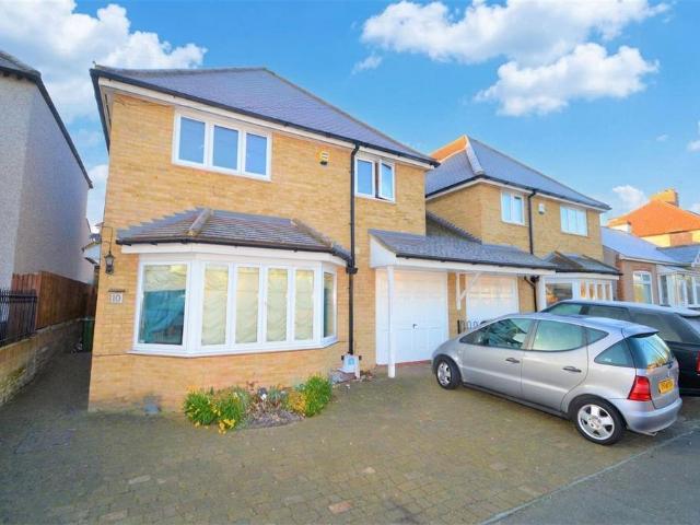 House for sale in Woodford Bridge, Greater London