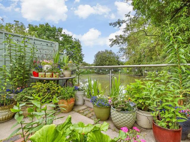 House for sale in Heathlands, East Sussex