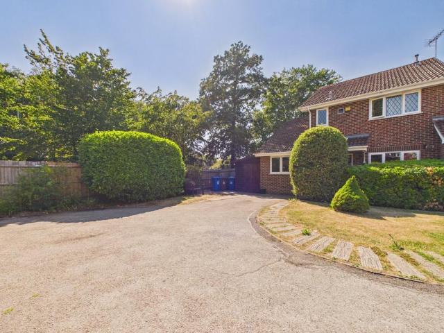 House for sale in Martin's Heron, Winkfield