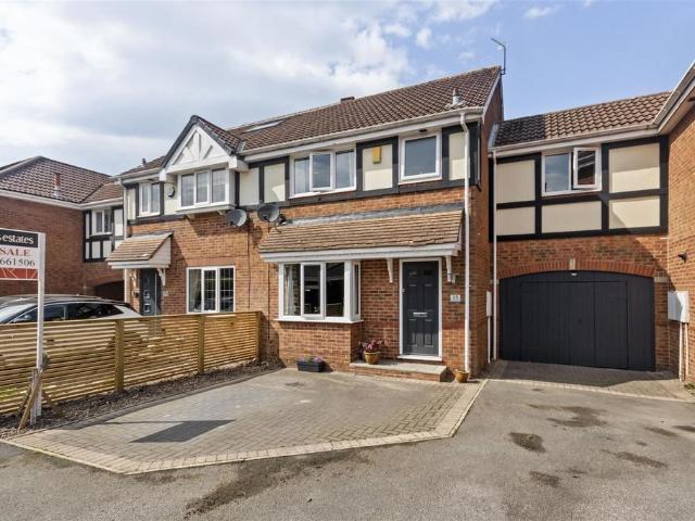 House for sale in Rawdon, West Yorkshire