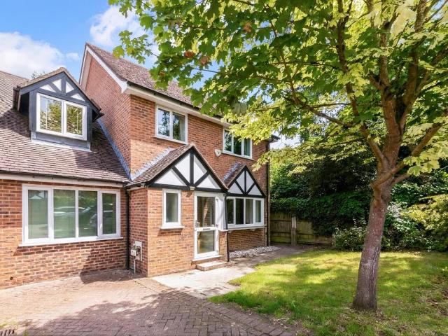 House for sale in Stoneleigh, Ewell
